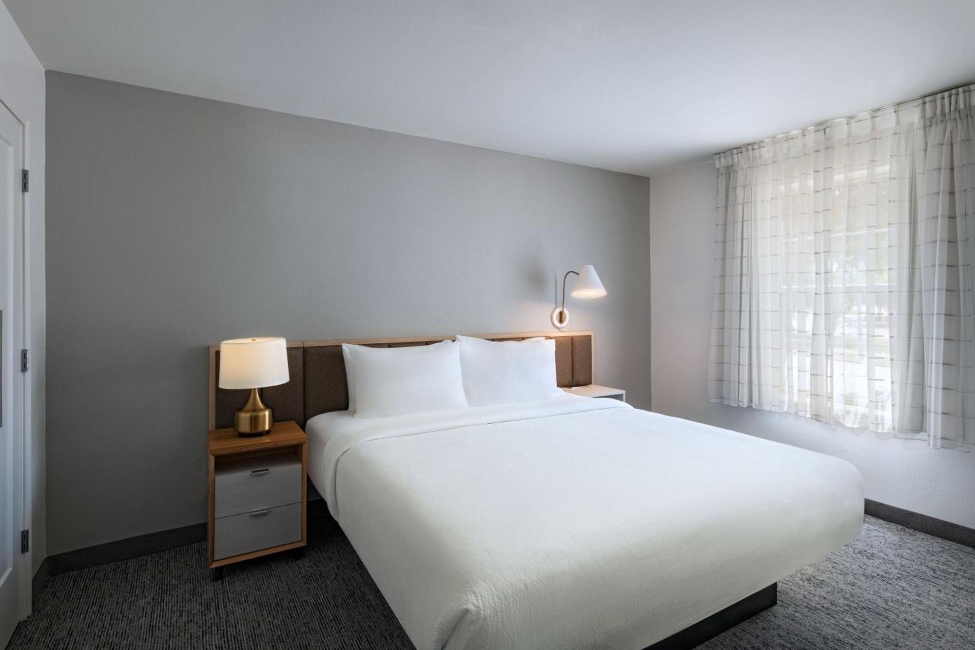 Towneplace Suites By Marriott Колледж-Стейшн Экстерьер фото